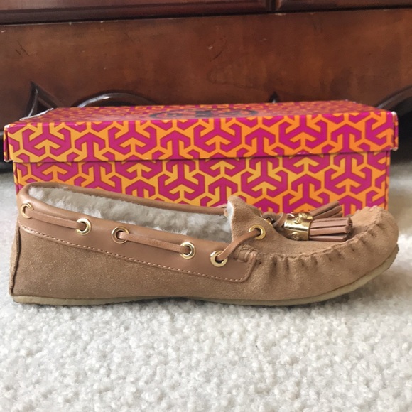 Tory Burch Dee Dee Suede & Shearling Moccasin Slippers - Picture 13 of 15